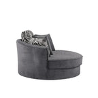 Les fauteuils baquets pivotants créent un espace de vie détendu et confortable.