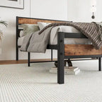 Lit plateforme double en métal noir et bois rustique
